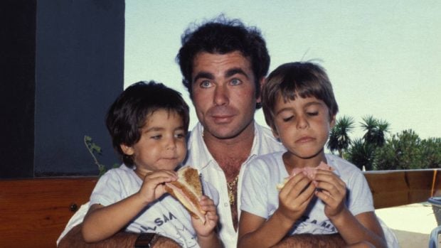 Francisco Rivera 'Paquirri' con dos de sus hijos. (Foto: Gtres)