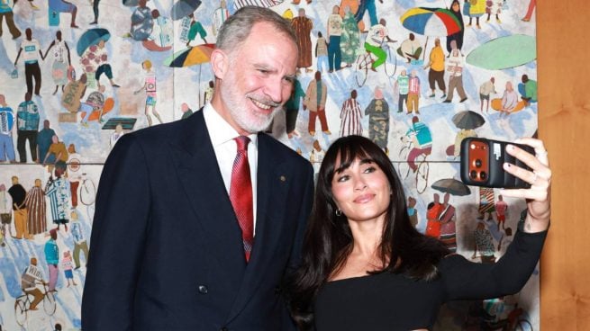 El Rey Felipe VI y Aitana en unos premios. (Foto: Casa Real)