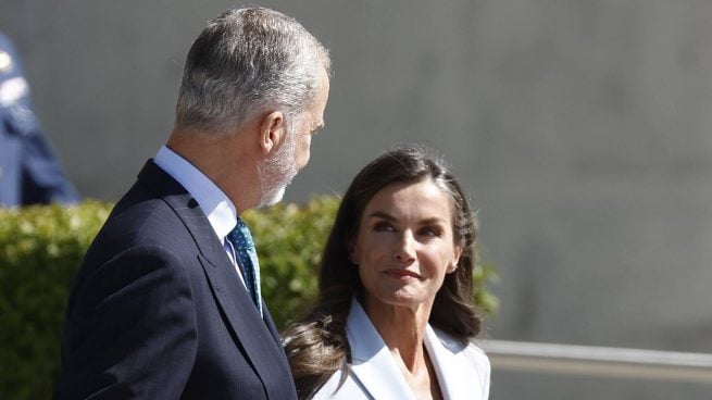 Los Reyes Felipe y Letizia en un acto oficial. (Foto: Gtres)