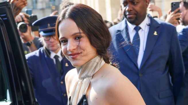 Rosalía causa furor con el pelo de sus axilas teñido de blanco: ¿moda, rebeldía o exceso?