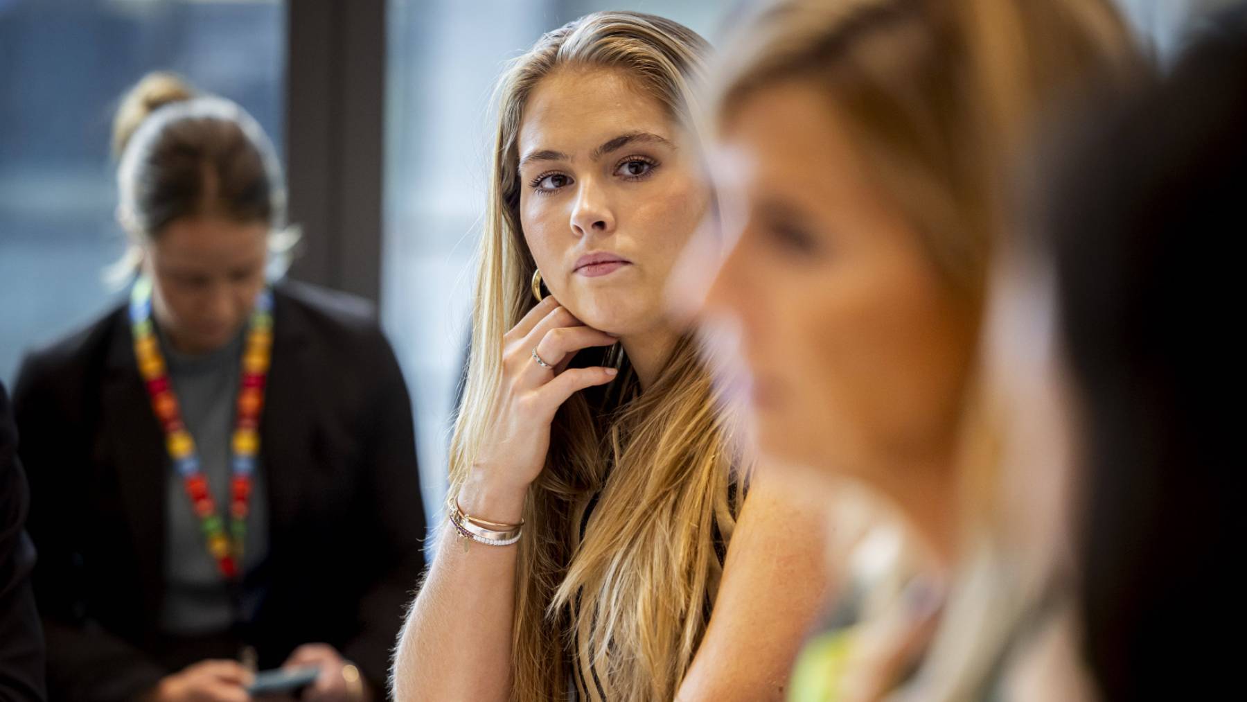 Amalia de Holanda cambia de rumbo y sigue el ejemplo de la princesa Leonor