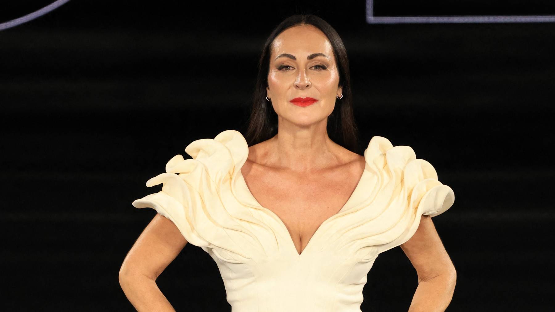 Ana Milán debuta en la semana de la moda de París en un desfile único junto a Heidi Klum y Eva Longoria