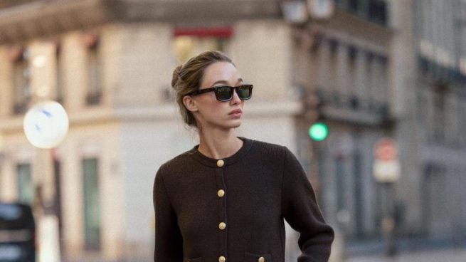 Zara arrasa con la chaqueta de punto más versátil y elegante para este otoño: te va a elevar cualquier look
