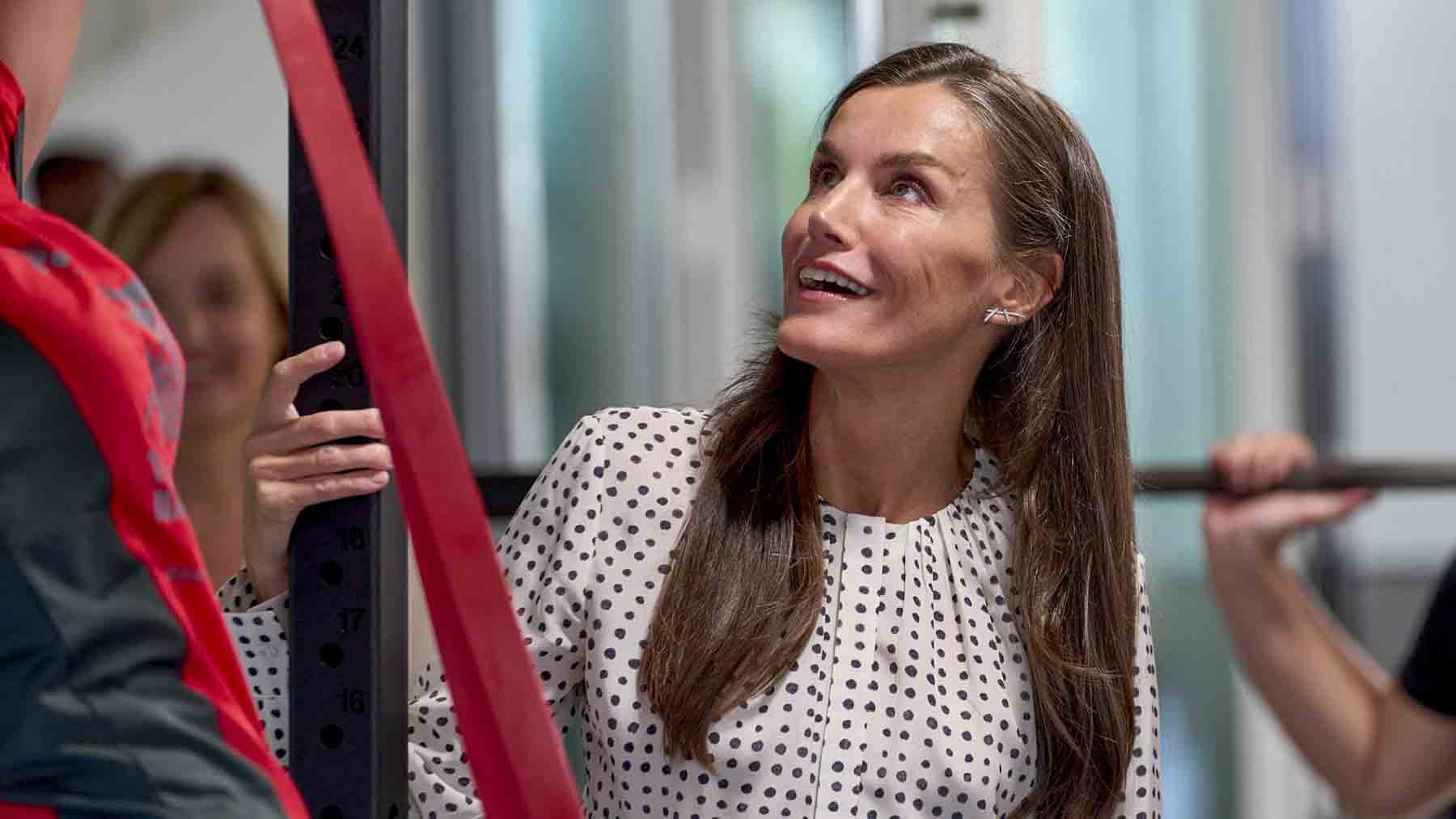 Entre tortillas y entrenamientos: la Reina Letizia se vuelca con la FP