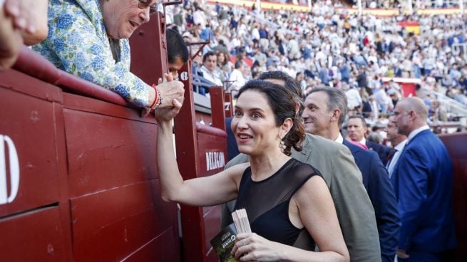 Isabel Díaz Ayuso en Las Ventas. (Foto: Gtres)