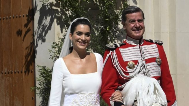 Cayetano Martinez de Sevilla y Bárbara Mirjan en el día de su boda. (Foto: Gtres)