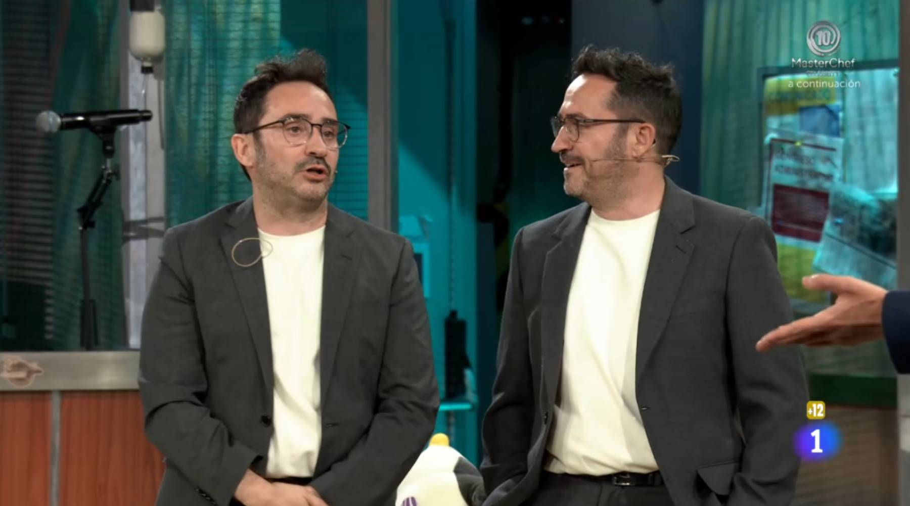 Los hermanos Bayona en 'La Revuelta'. (Foto: RTVE)