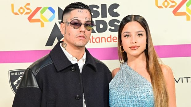 Duki y Emilia Menres en un evento de Los 40. (Foto: Gtres)