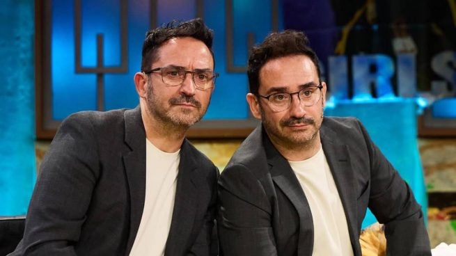 Los hermanos Bayona en 'La Revuelta'. (Foto: RTVE)