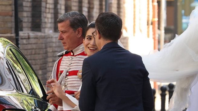Cayetano Martínez de Irujo y Bárbara Mirjan el día de su boda. (Foto: Gtres)