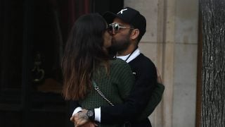 Joana Sanz y Dani Alves durante unas vacaciones. (Foto: Gtres)