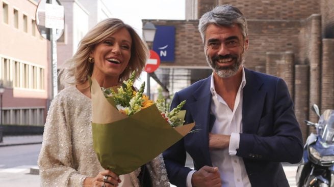 Susanna Griso y su pareja en Madrid. (Foto: Gtres)