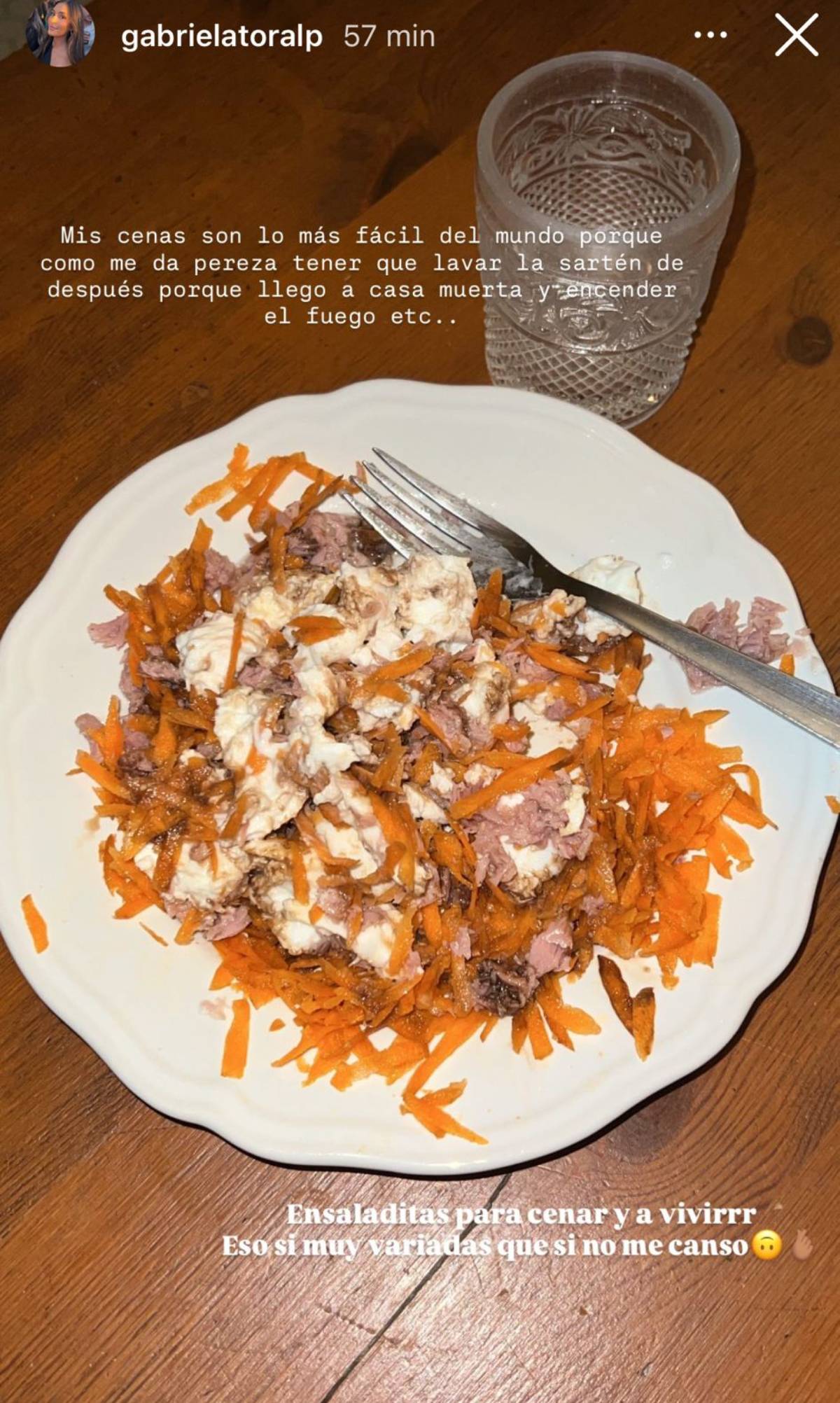 La influencer compartió su cena habitual: una sencilla ensalada. (Redes Sociales)