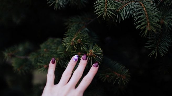 Adiós a las uñas rojas: las pijas de Madrid ahora llevan este color y es mucho más elegante