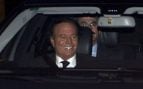 Julio Iglesias en el interior de un vehículo. (Foto: Gtres)