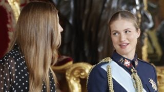 La infanta Sofía con la princesa Leonor. (Foto: Gtres)