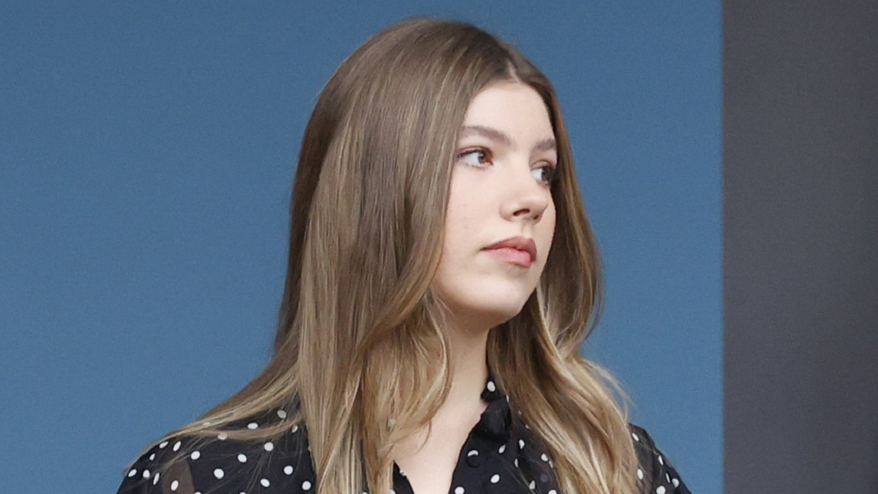 Capa y lunares: la infanta Sofía derrocha sofisticación en su vuelta al Día de la Hispanidad