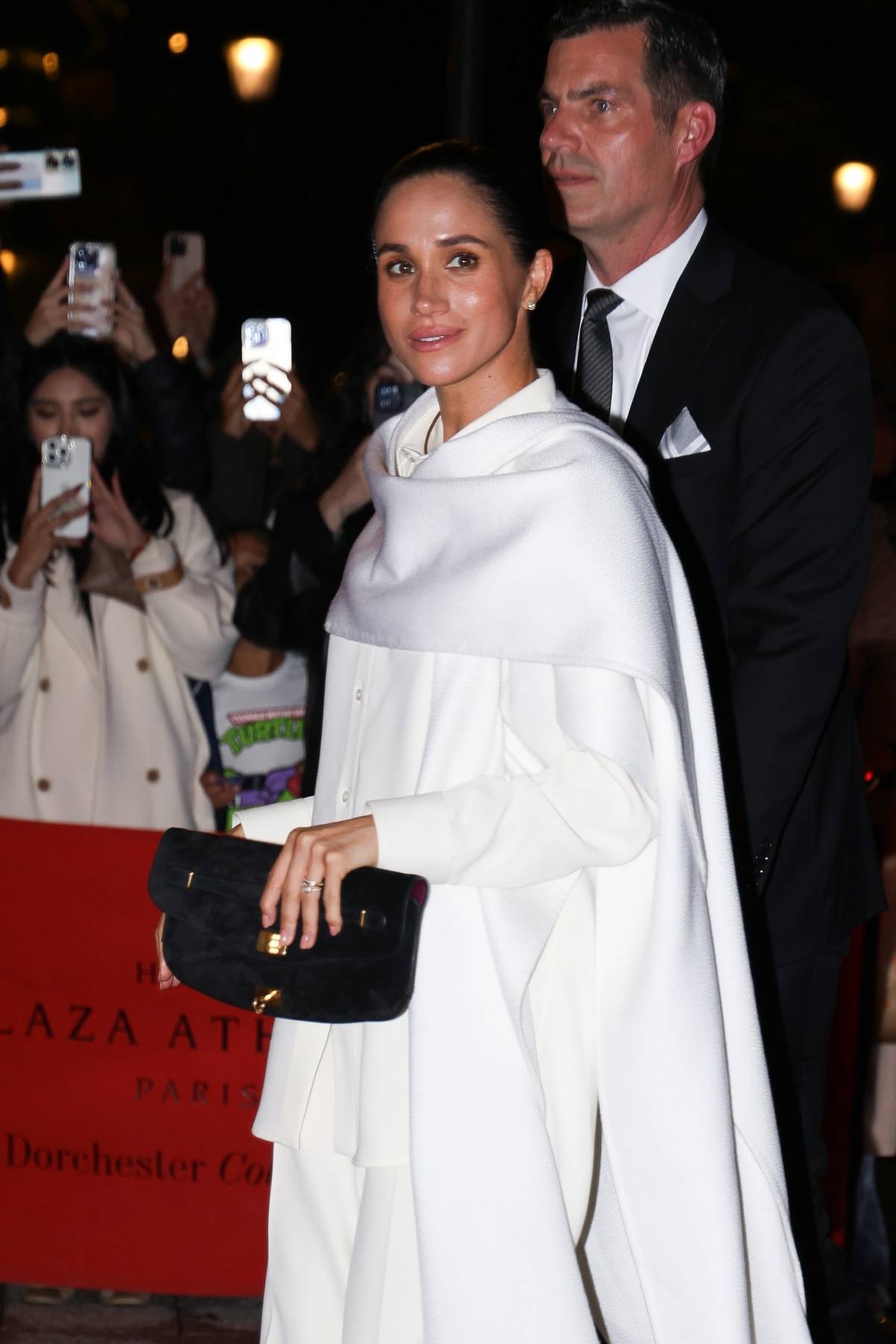 Su look monocromático, firmado por Balenciaga, atrajo todas las miradas. (Foto: Gtres)