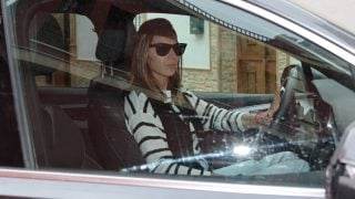 Irene Rosales en el interior de un coche. (Foto: Gtres)
