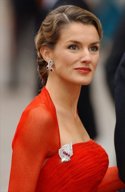 La Reina Letizia lució unos rubíes en la boda de Mary de Dinamarca. (Foto: Gtres)