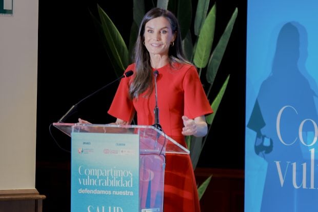 La Reina Letizia en el Día Mundial de la Salud Mental en Madrid. (Foto: Gtres)