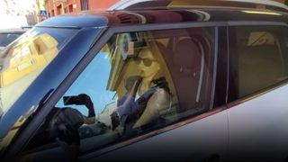 Irene Rosales en su coche en Sevilla. (Foto: Gtres)