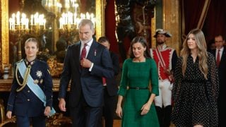 Los Reyes Felipe y Letizia en un acto oficial. (Foto: Gtres)