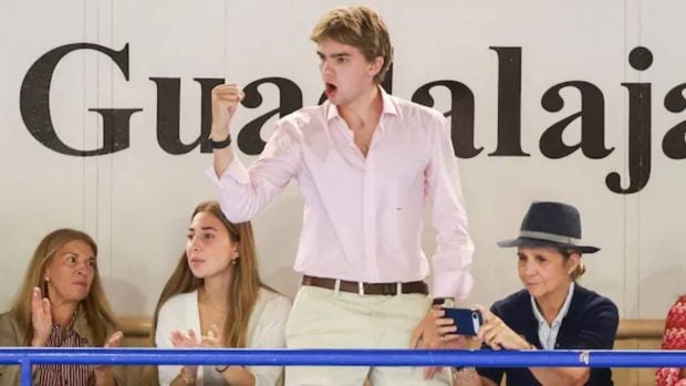 Miguel Urdangarin, la infanta Elena y Olympia Beracassa en el palco. (Foto: Gtres)