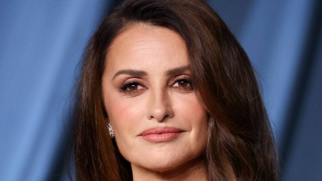 Penélope Cruz posando para los medios en la Academy Museum Gala. (Foto: Gtres)