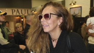 Rocío Carrasco en el Aeropuerto Adolfo Suárez Madrid-Barajas. (Foto: Gtres)