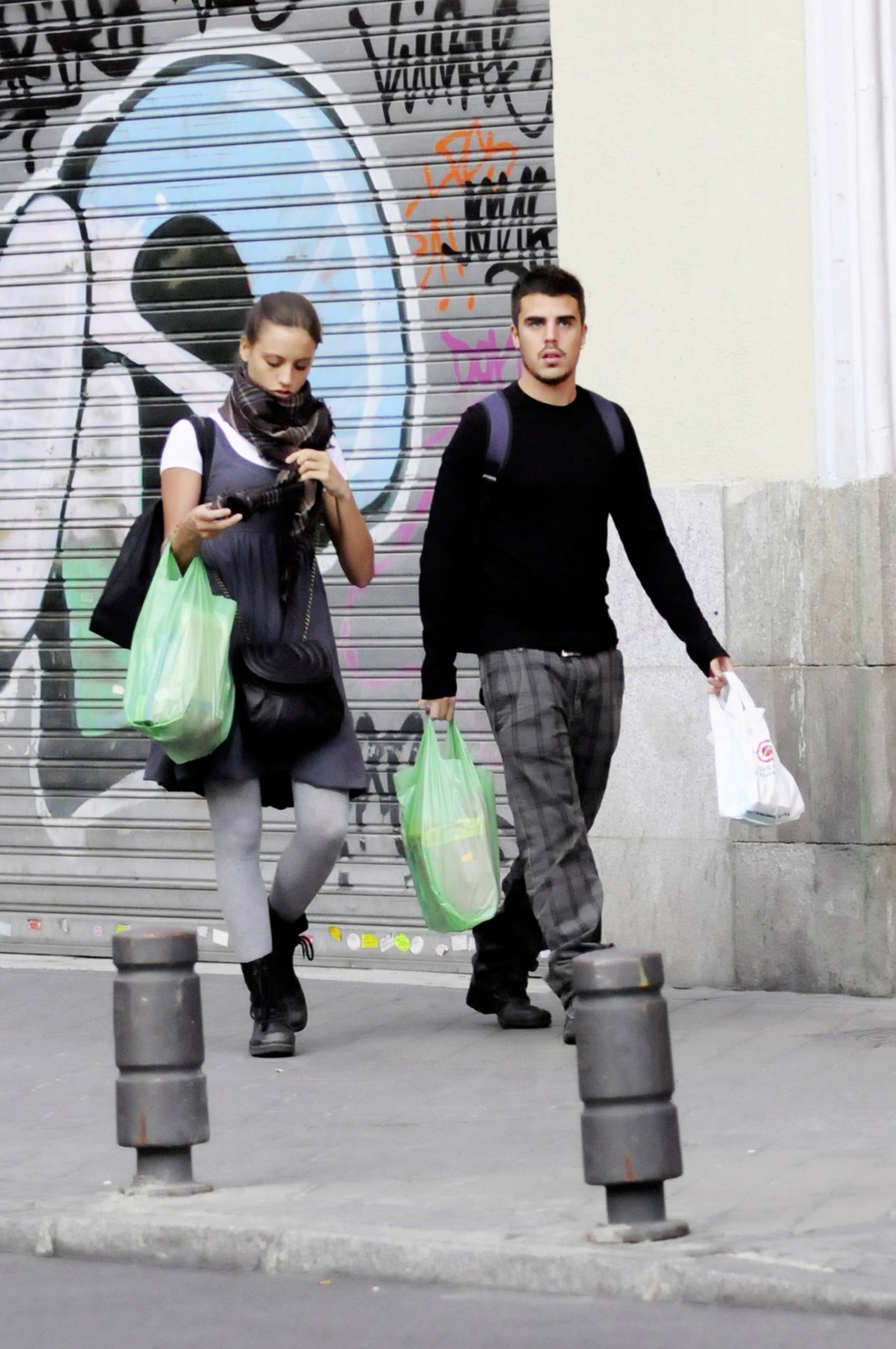 Michelle Jenner junto a Javier en Madrid. (Foto: Gtres)