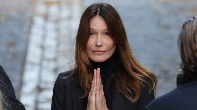 Saltan las alarmas por el presente de Carla Bruni con Sarkozy entre rejas: 