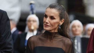 La Reina Letizia en la alfombra azul. (Foto: Gtres)