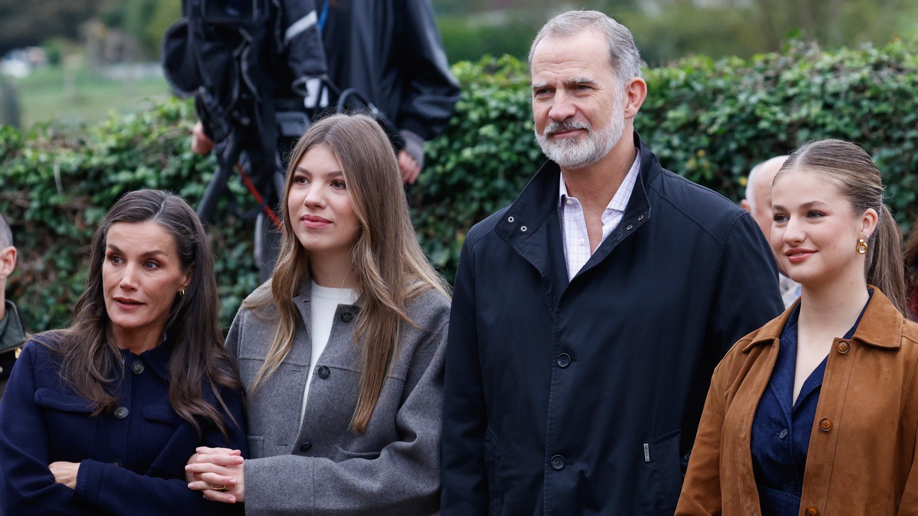 Del lujo al sport: los sorprendentes looks de la Familia Real en el Pueblo Ejemplar 2025