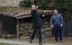Felipe VI jugando a los tradicionales bolos asturianos. (Foto: Gtres)