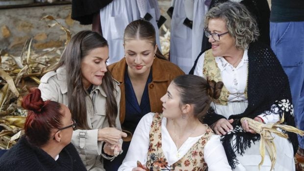 Doña Leonor y la Reina Letizia en Valdesoto. (Foto: Gtres)