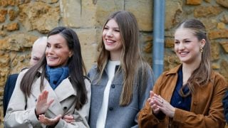 La Reina Letizia, la infanta Sofía y la princesa Leonor en Valdesoto, Asturias. (Foto: Gtres)