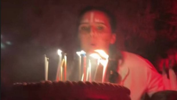 Cayetana Rivera soplando las velas de su cumpleaños. (Foto: Instagram)