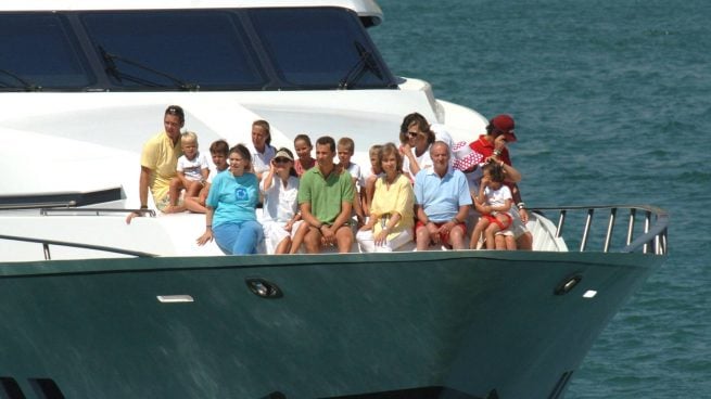 La Familia Real española a bordo del barco Fortuna. (Foto: Gtres)