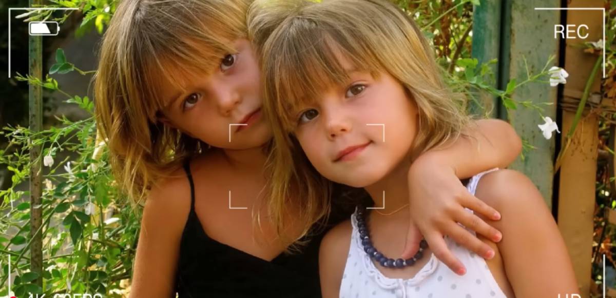 Martina y Daniela Meroño cuando eran niñas, abrazadas y muy juntas. (Foto: Redes Sociales)