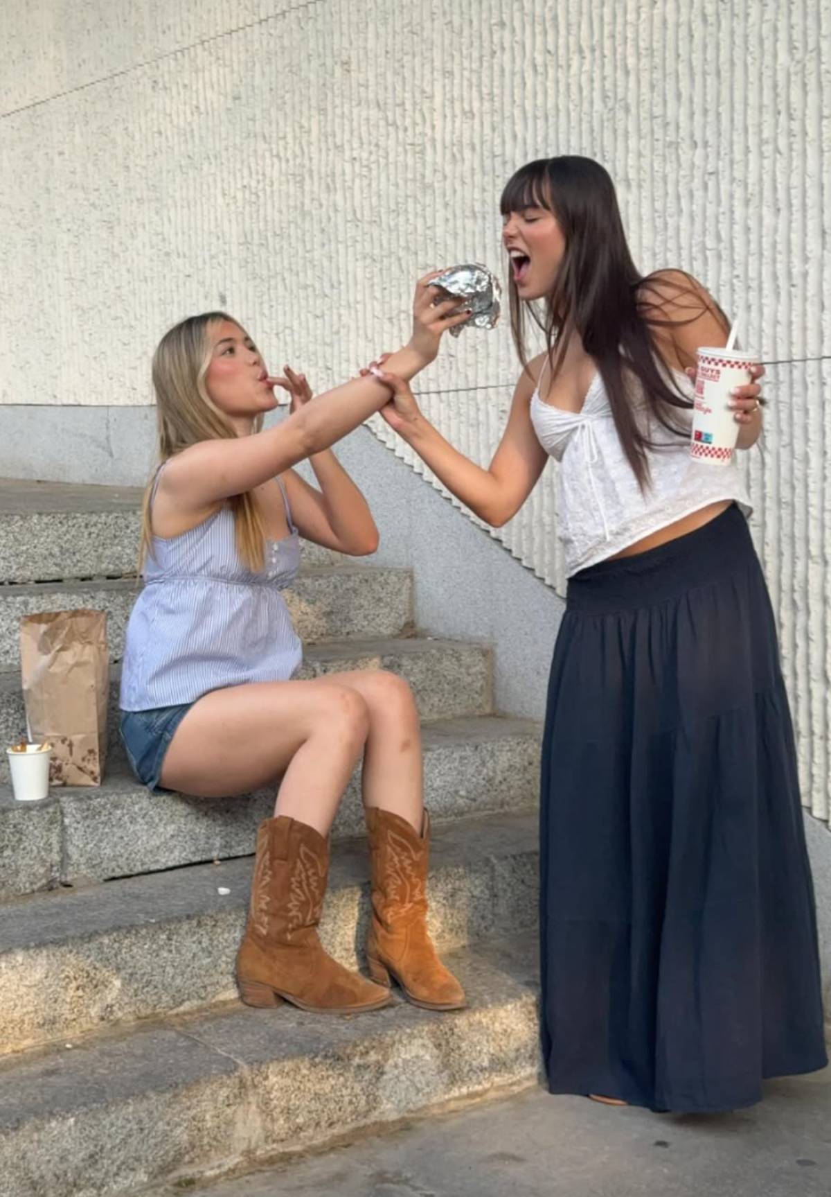 Daniela y Raquel Meroño en sus redes sociales.