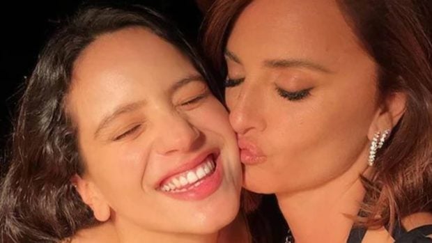 Rosalía y Penélope Cruz en una fiesta. (Foto: redes sociales)