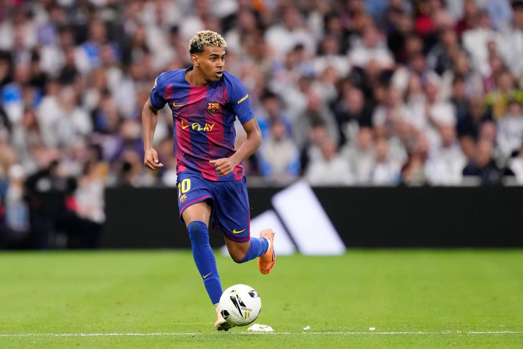 Lamine Yamal en el terreno de juego. (Foto: Gtres)