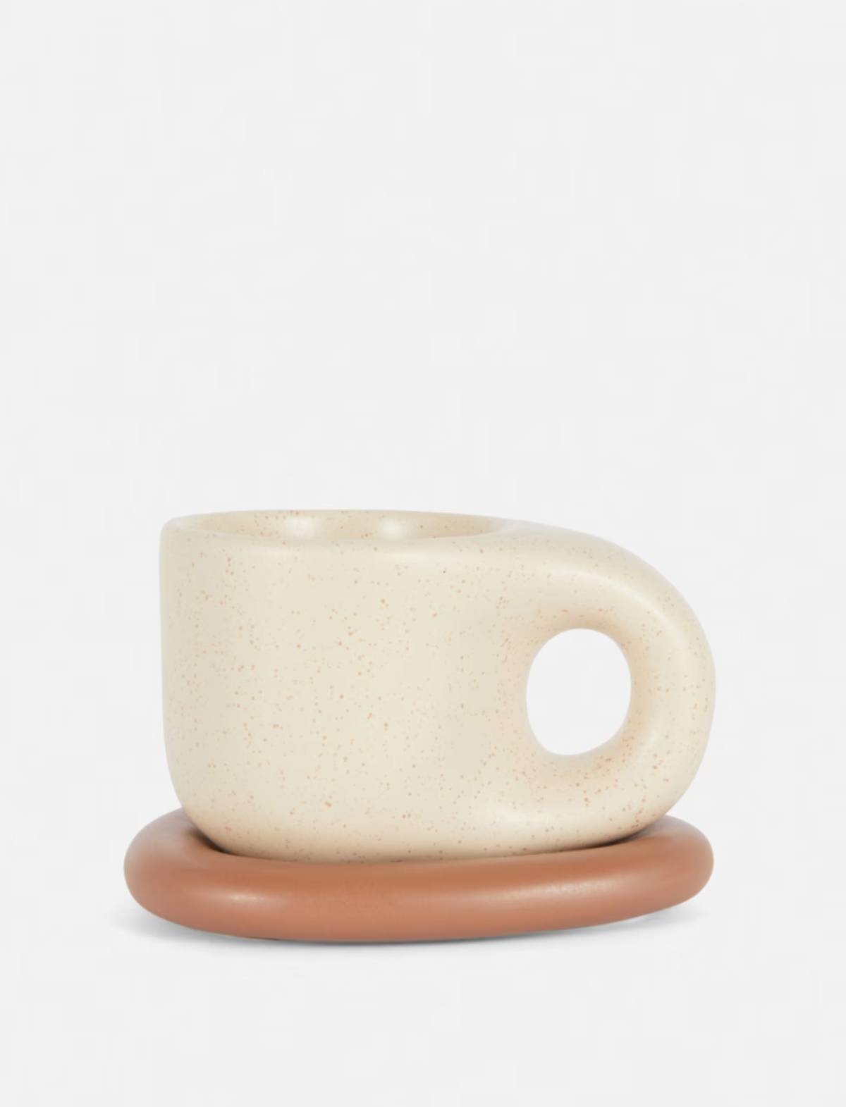 Taza con acabado esmaltado. (Foto: Mango Home)