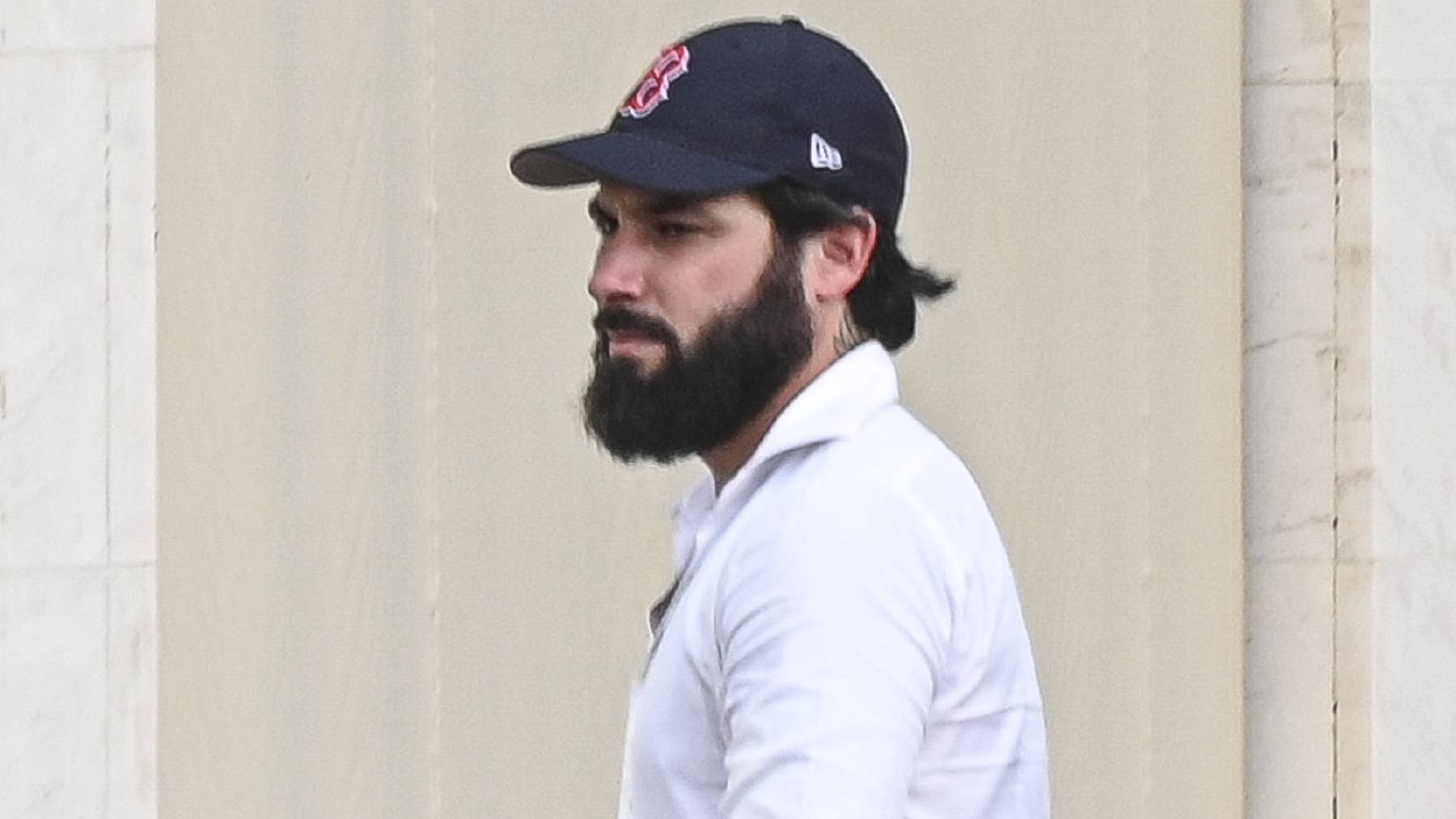 Polémica por los perros de Jota Peleteiro: él desmiente, la protectora responde