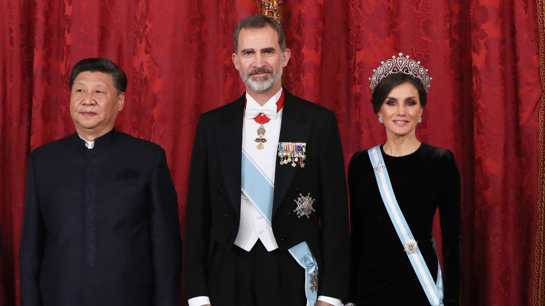 Los reyes Letizia y Felipe junto al presidente de China Xi Jinping. (Foto: Gtres)