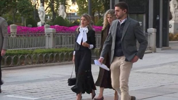 Yolanda Díaz en las inmediaciones del Teatro Real. (Foto: Gtres)