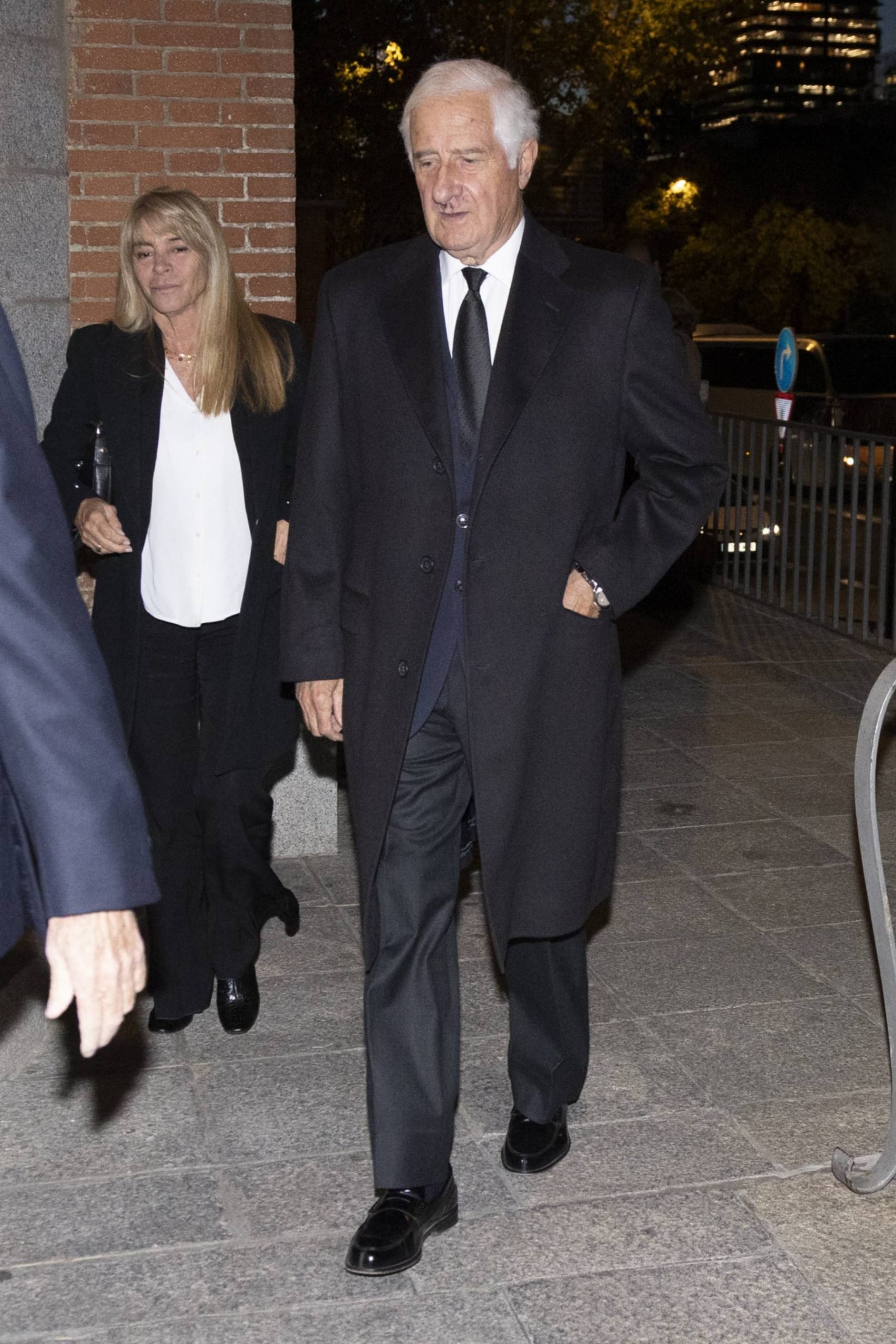 Alfonso Martínez de Irujo en un funeral en Madrid. (Foto: Gtres)