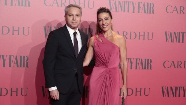 Vicente Vallés y Ángeles Blanco posan juntos en un evento. (Foto: Gtres)