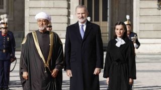 Los Reyes con el sultán de Omán. (Foto: Gtres)